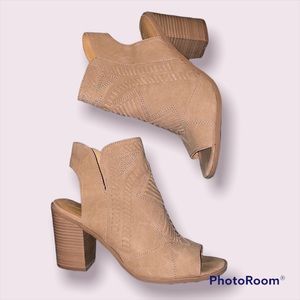 Universal Thread open toed heeled shoes🤎